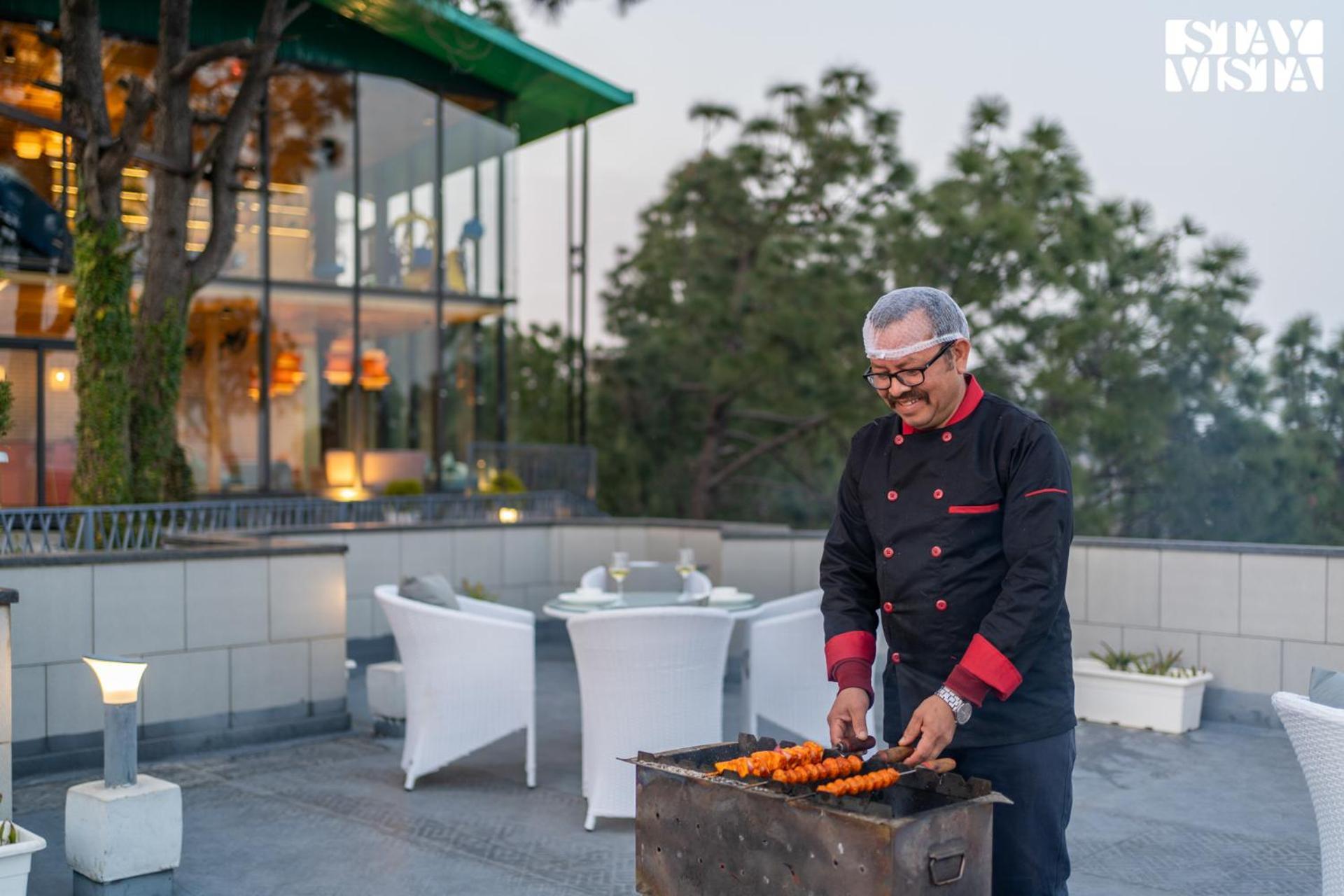 Stayvista At Serene With Outdoor Bonfire Barog Exterior photo